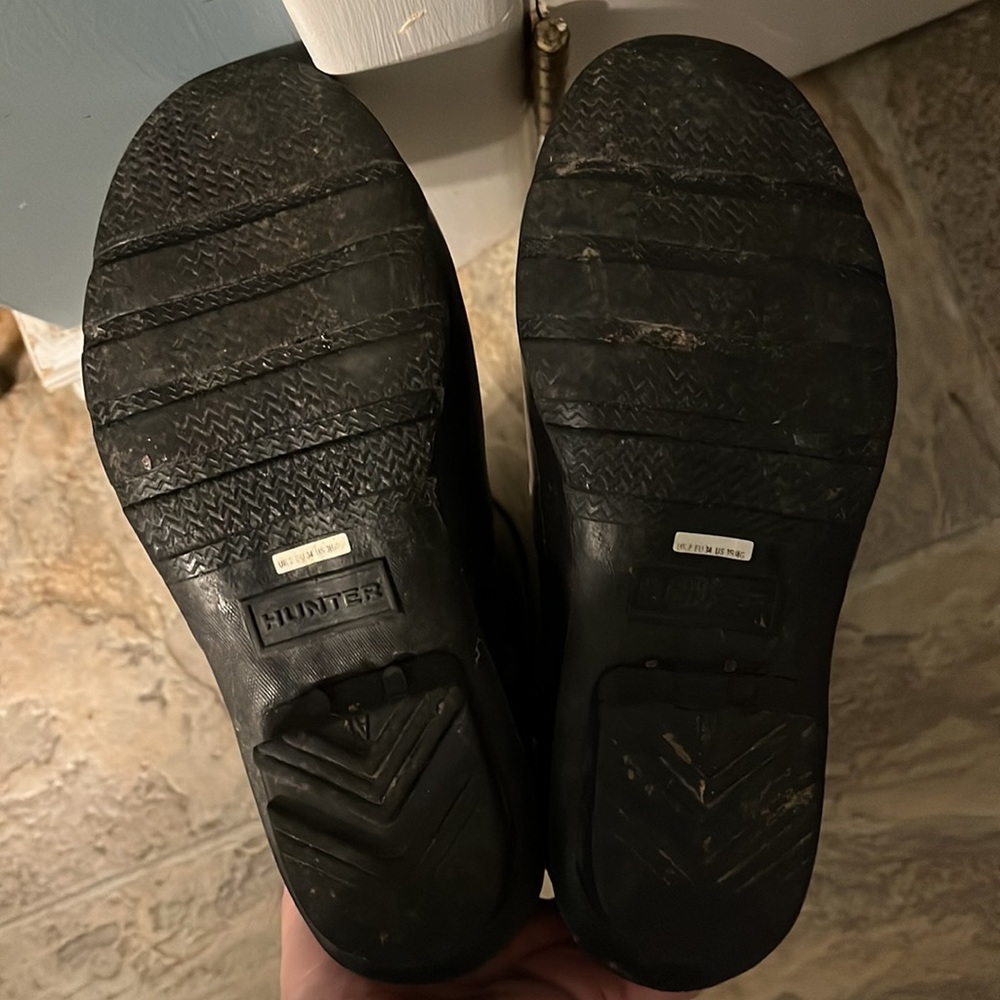 Black Hunter youth size 2 boots.  From pet friendly home.  Lightly used. - Picture 3 of 4